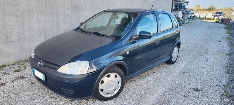 Usata Opel Corsa Comfort 75 CV (55 kW) 2002 Blu Berlina