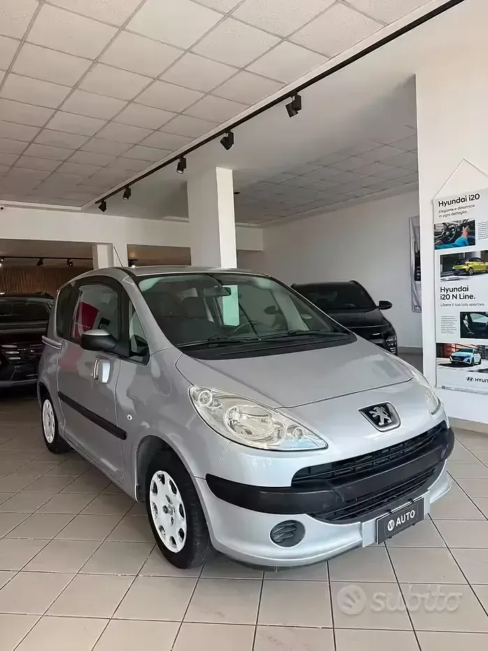 Usata Peugeot 1007 73 CV (53 kW) 2005 Grigio Monovolume