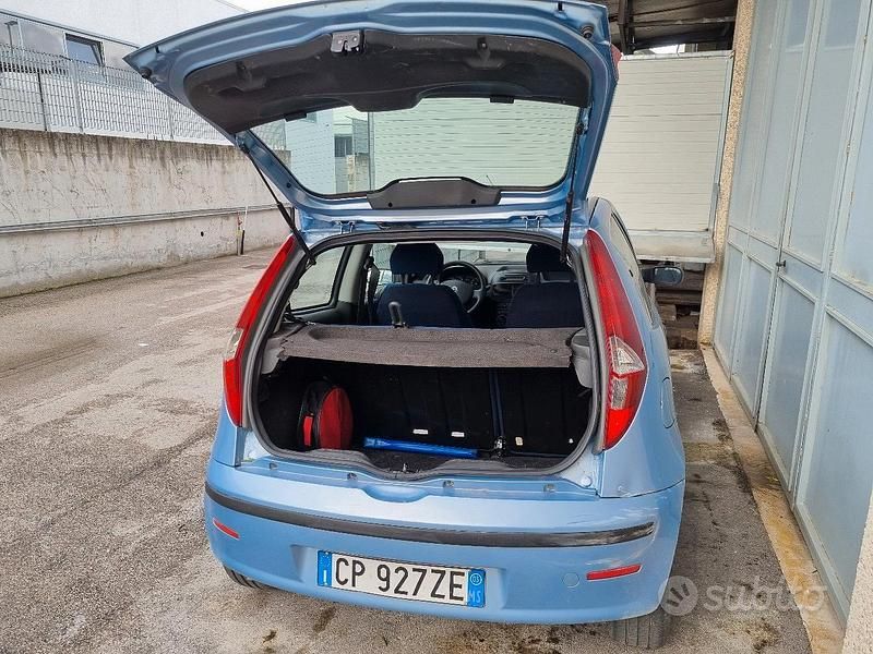 Usata Fiat Punto 75 CV (55 kW) 2003 Blu Utilitaria