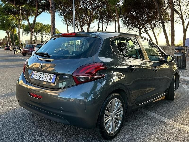 Usata Peugeot 208 Active 82 CV (60 kW) 2017 Grigio Utilitaria