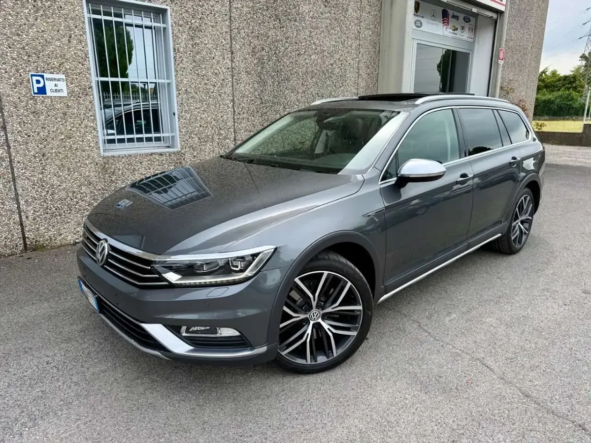 Usata VW Passat Highline 239 CV (175 kW) 2017 Grigio Station wagon