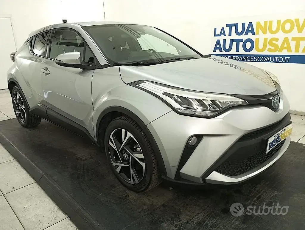 Usata Toyota C-HR Business Edition 152 CV (111 kW) 2024 Grigio metallizzato SUV