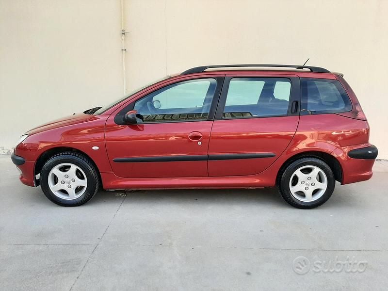 Usata Peugeot 206 S 68 CV (50 kW) 2005 Rosso Station wagon