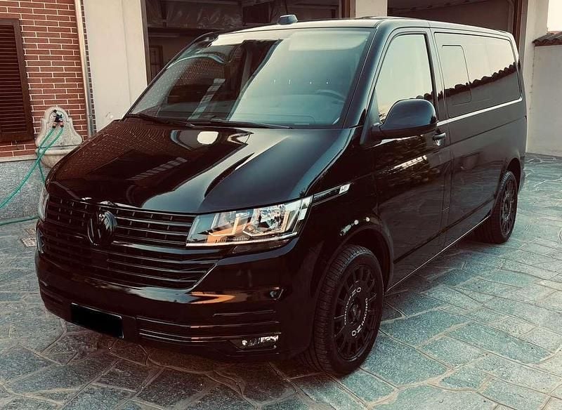 Usata VW Caravelle 150 CV (110 kW) 2023 Furgone