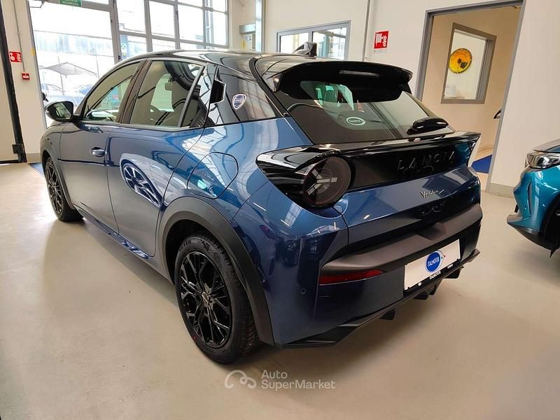 Usata Lancia Ypsilon 101 CV (74 kW) 2024 Blu lancia tetto nero Utilitaria