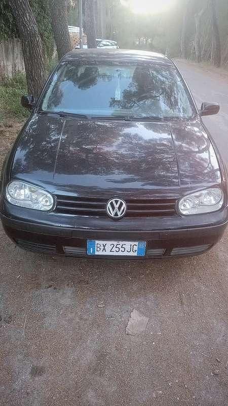 Usata 2001 VW Golf IV Highline Tre volumi | 1100 € (Buon prezzo) - Immagine 1/4