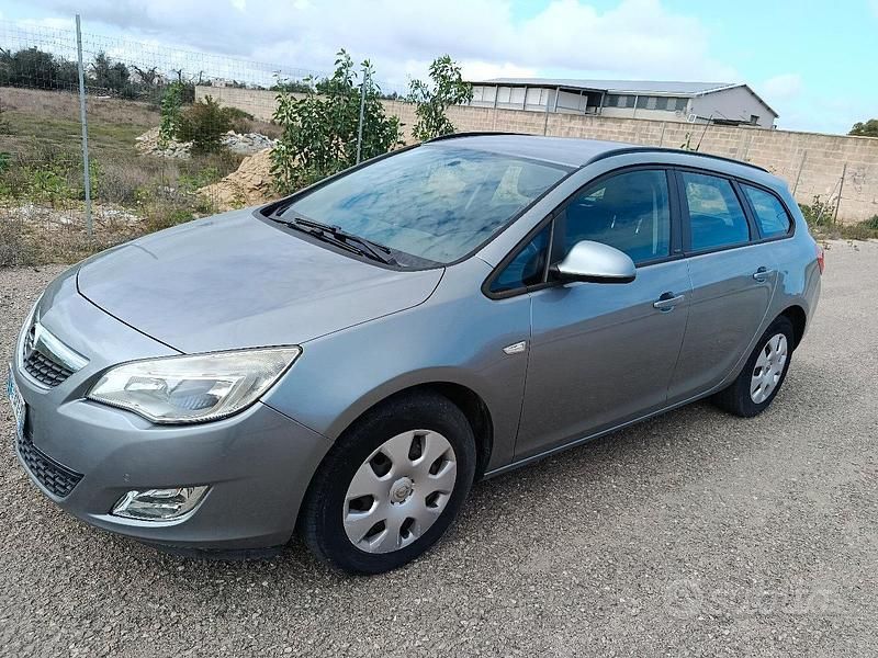 Usata Opel Astra 88 CV (64 kW) 2012 Grigio Berlina
