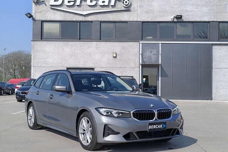 Usata BMW 318 Shadowline 150 CV (110 kW) 2023 Grigio Station wagon
