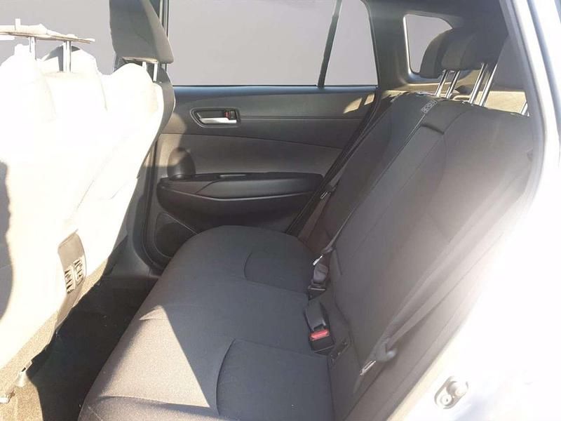 Usata Toyota Corolla Cross Trend 197 CV (144 kW) 2024 Silver met SUV