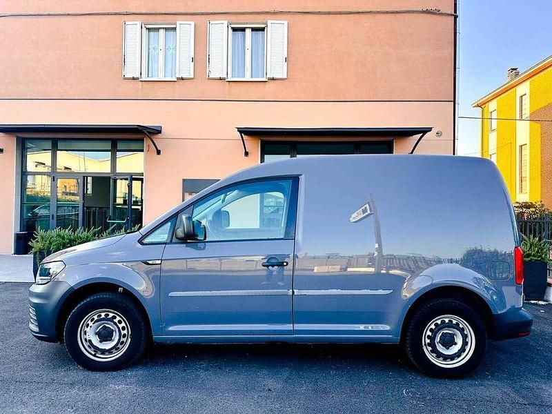 Usata VW Caddy 75 CV (55 kW) 2019 Grigio Monovolume