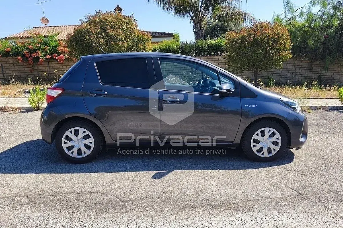 Usata Toyota Yaris Hybrid Active 73 CV (53 kW) 2019 Grigio Utilitaria