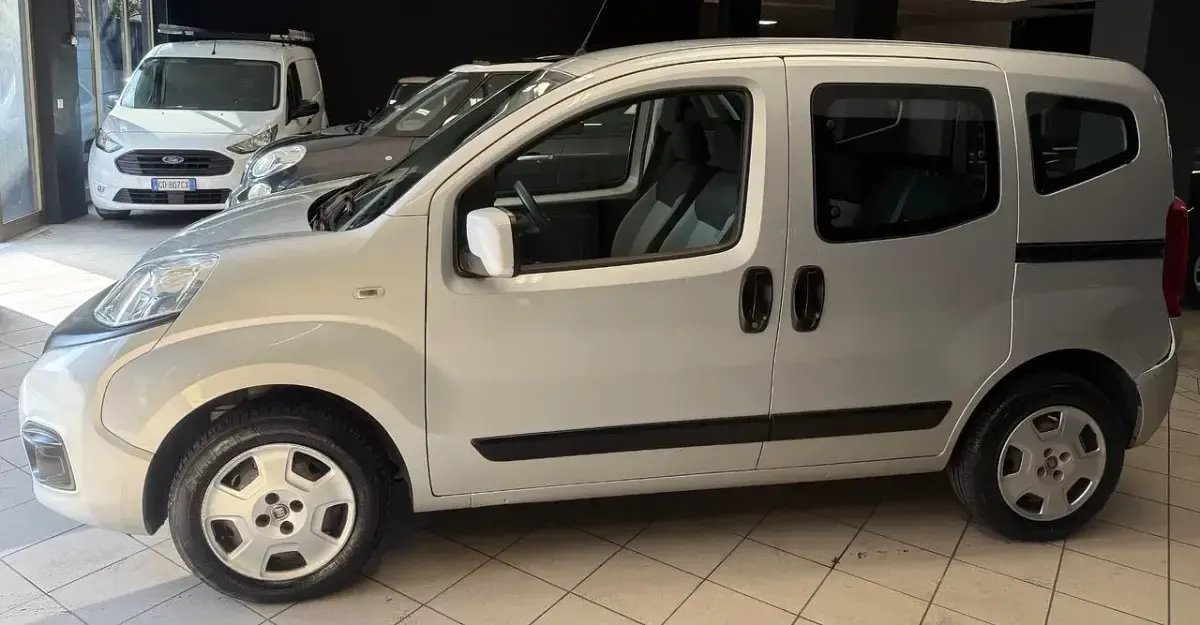 Occasion Fiat Qubo Trekking 80 ch (58 kW) 2019 Argent Monospace