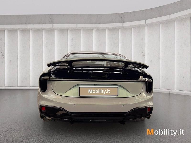Usata Lotus Emeya 450 kW (612 CV) 2024 Grigio boreale Utilitaria