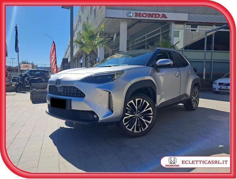 Grigio Usata 2023 Toyota Yaris Cross Lounge SUV | 26.900 € (Molto cara) - Immagine 1/3