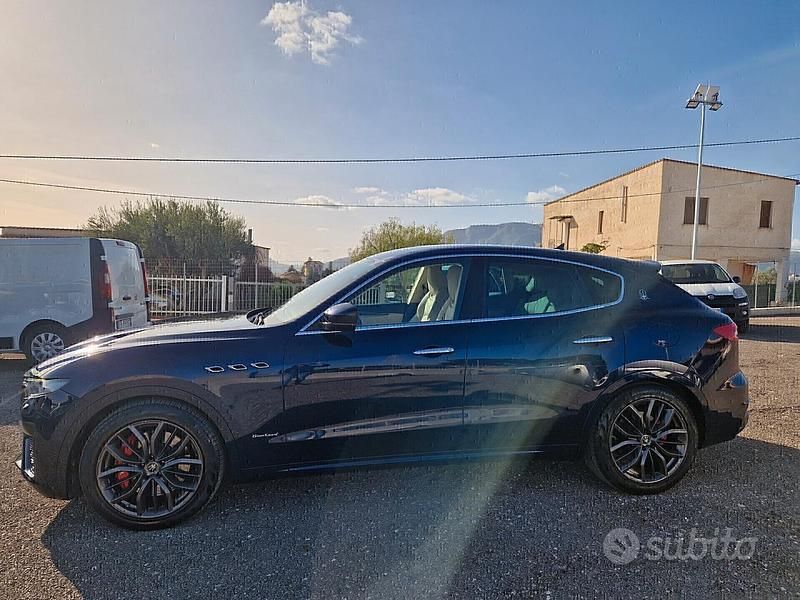 Usata Maserati Levante 250 CV (183 kW) 2019 Blu SUV