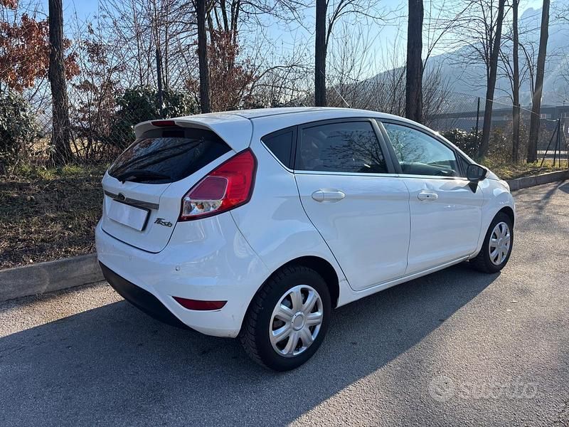 Second-hand Ford Fiesta 97 CP (71 kW) 2013 Alb Berlinǎ