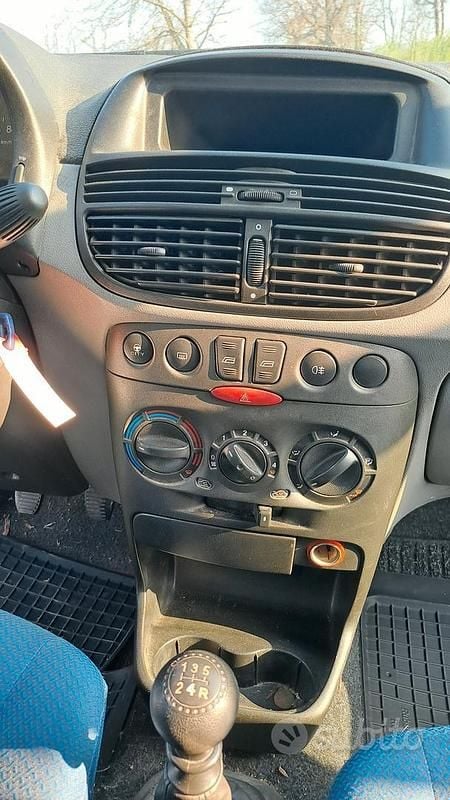 Usata Fiat Punto 60 CV (44 kW) 2000 Grigio Utilitaria