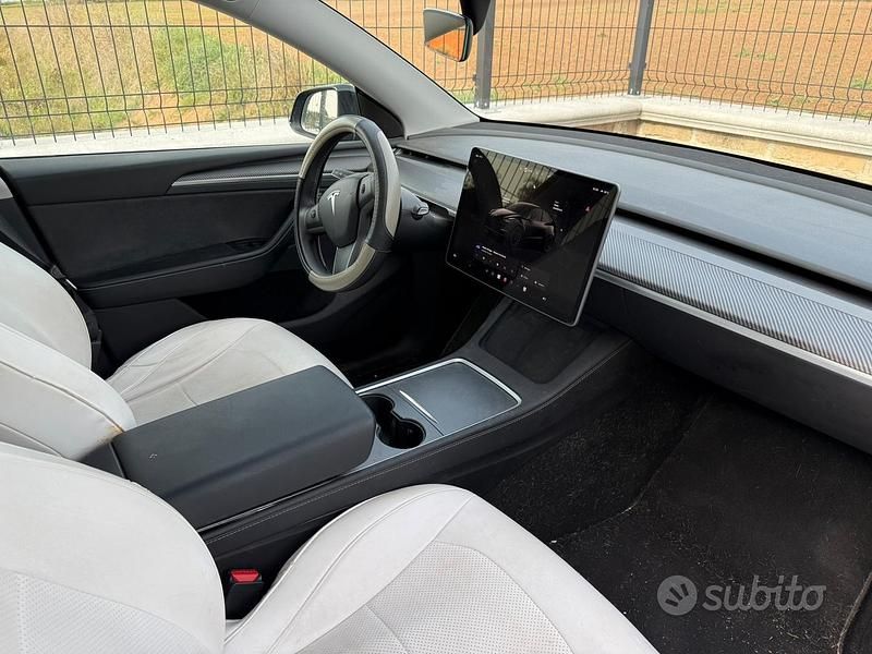 Usata Tesla Model Y RWD 250 kW (340 CV) 2024 Nero SUV