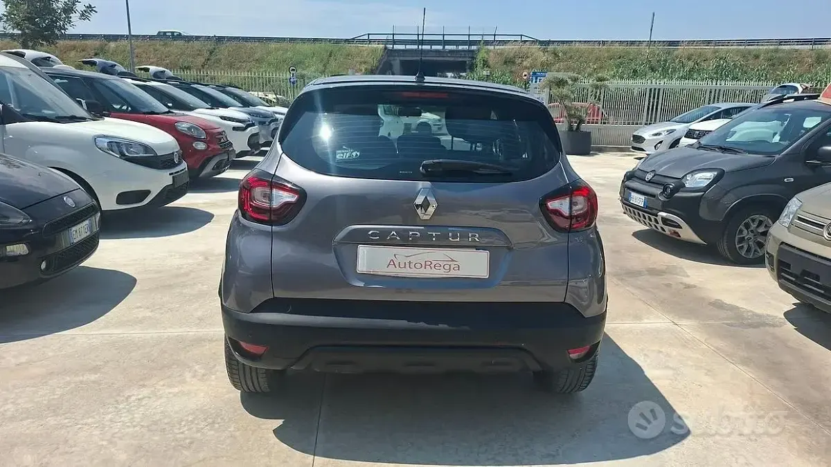 Usata Renault Captur 90 CV (66 kW) 2019 Grigio SUV