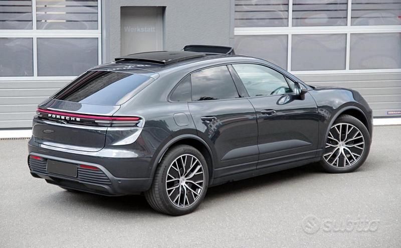 Usata Porsche Macan Electric 264 kW (360 CV) 2025 Grigio scuro SUV