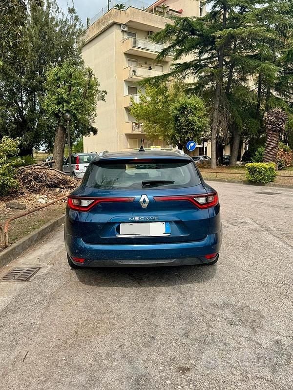Usata Renault Mégane IV 116 CV (85 kW) 2019 Blu Utilitaria
