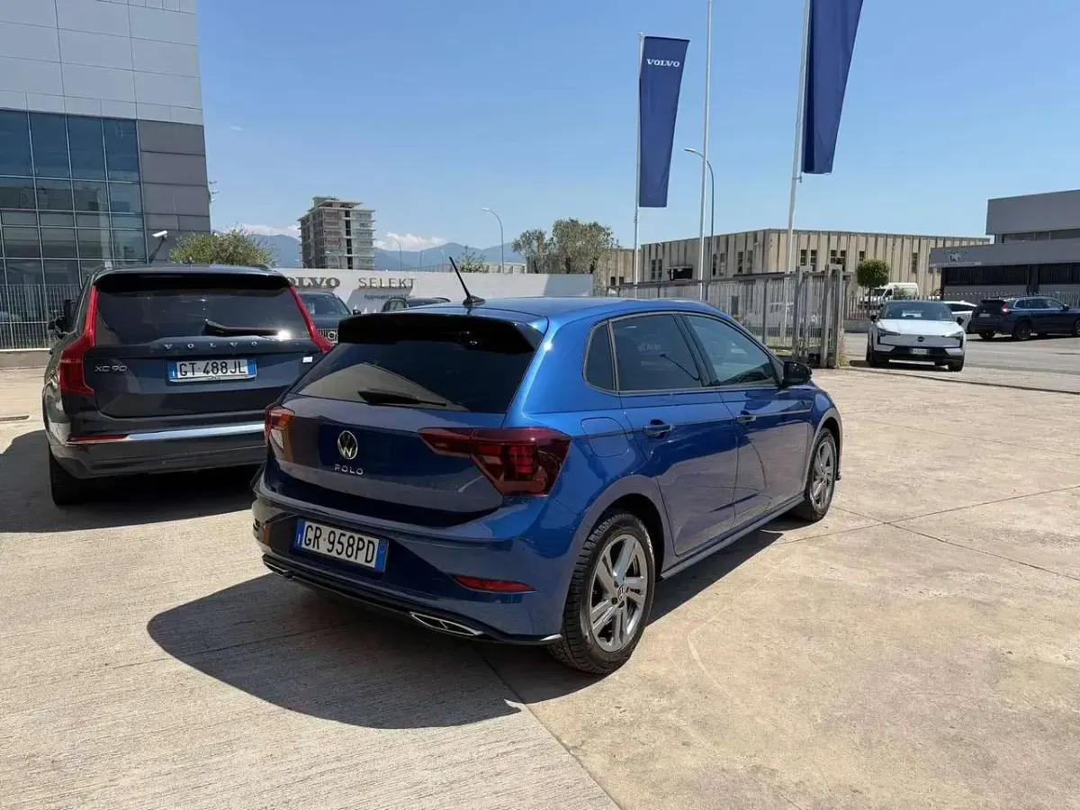 Usata VW Polo R-line 95 CV (69 kW) 2023 Reef blue Utilitaria