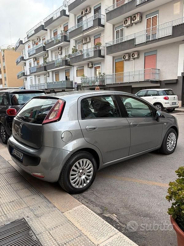 Usata Fiat Grande Punto 75 CV (55 kW) 2011 Grigio Utilitaria