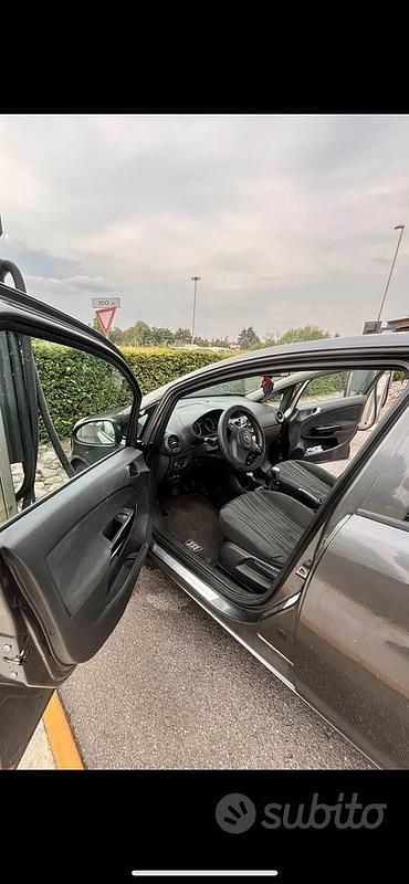 Occasion Opel Corsa 80 ch (58 kW) 2010 Gris Berline