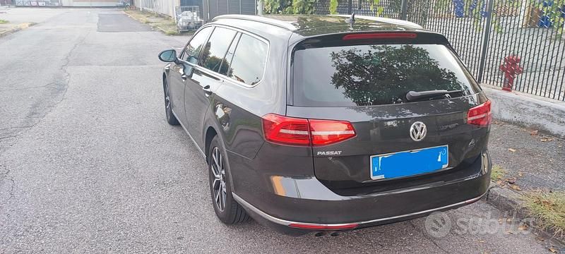 Usata VW Passat 190 CV (139 kW) 2019 Grigio Station wagon