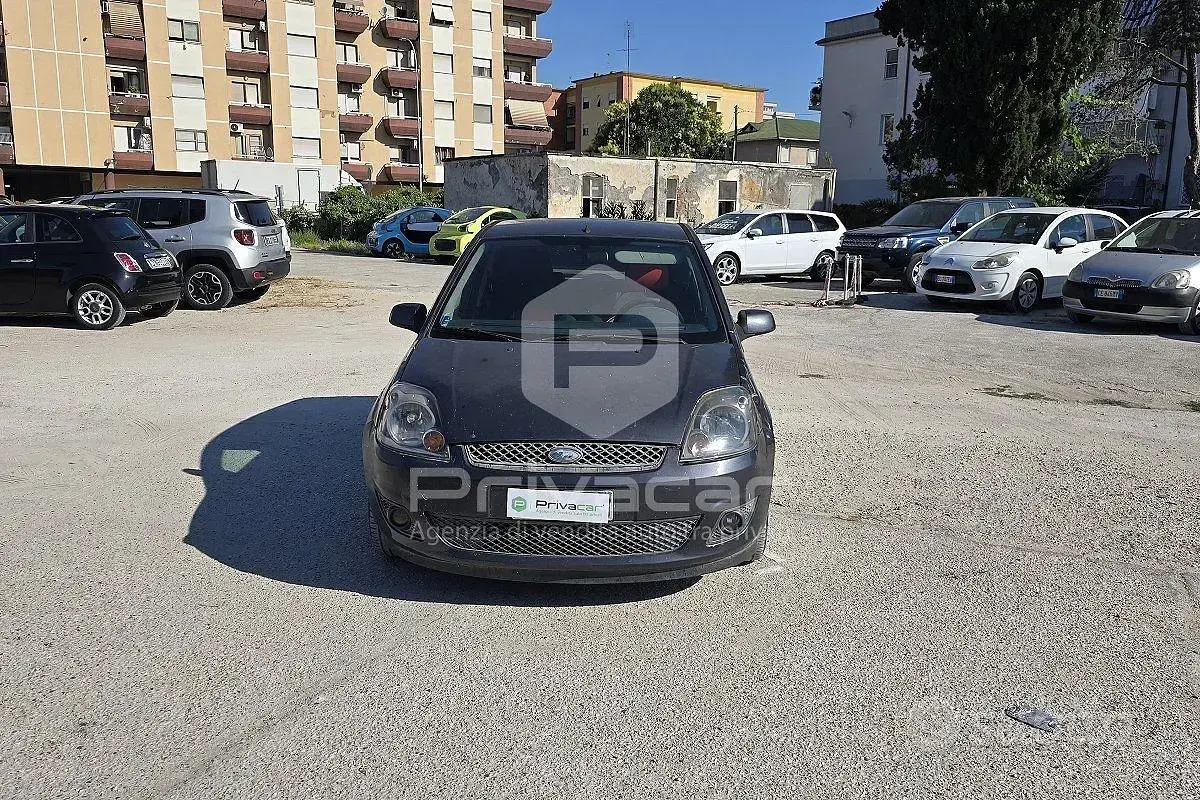Usata Ford Fiesta 68 CV (50 kW) 2008 Grigio Utilitaria
