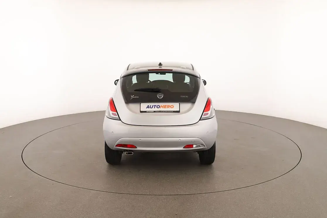 Usata Lancia Ypsilon Gold 70 CV (51 kW) 2022 Grigio Utilitaria