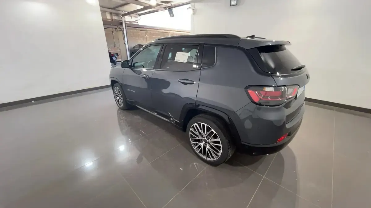 Usata Jeep Compass Summit 130 CV (95 kW) 2025 679graphite grey SUV