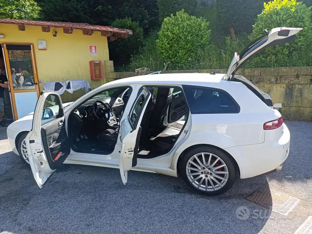 Usata Alfa Romeo 159 Ti 120 CV (88 kW) 2011 Bianco Station wagon