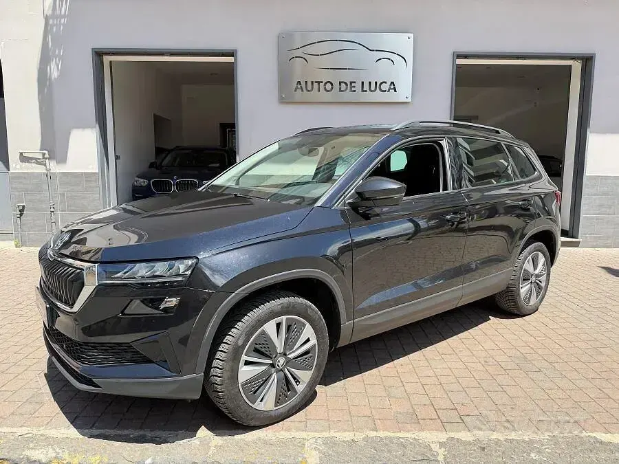 Käytetty Skoda Karoq Executive 116 HP (85 kW) 2023 Musta Katumaasturi