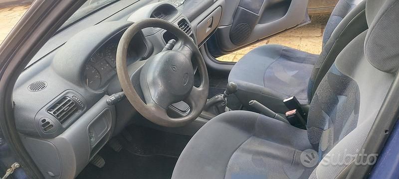 Usata Renault Clio II 2000 Blu Utilitaria