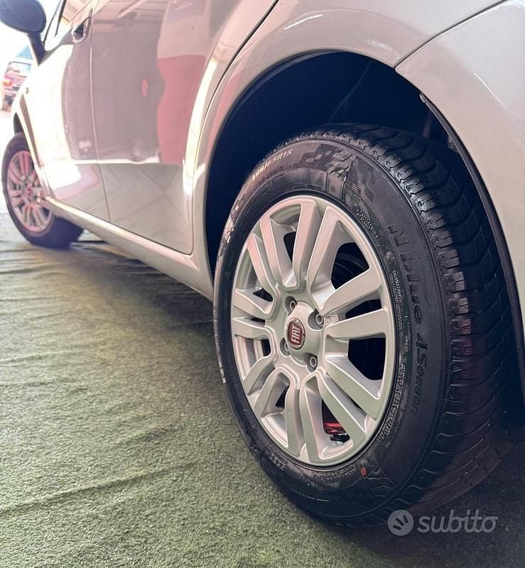 Usata Fiat Punto Emotion 70 CV (51 kW) 2017 Grigio Utilitaria