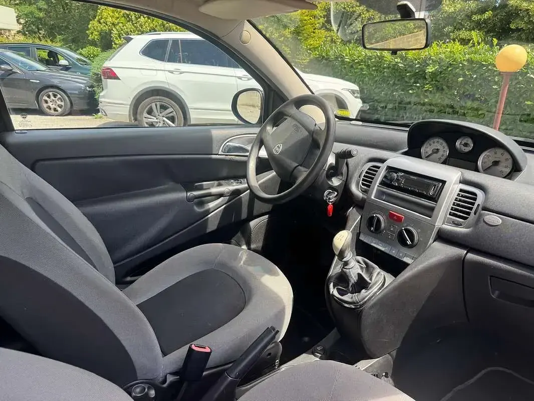 Usata Lancia Ypsilon 60 CV (44 kW) 2010 Utilitaria