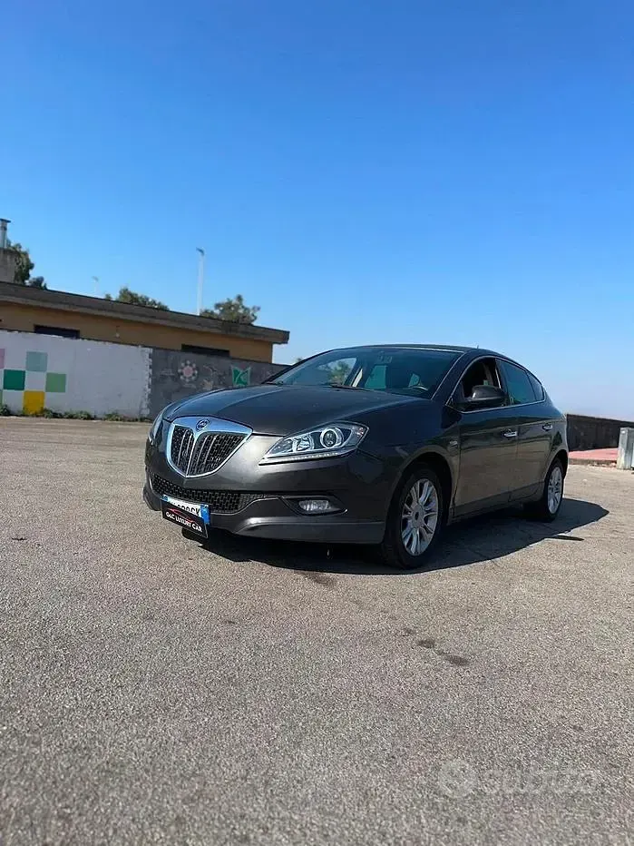 Usata Lancia Delta 190 CV (139 kW) 2009 Marrone Utilitaria