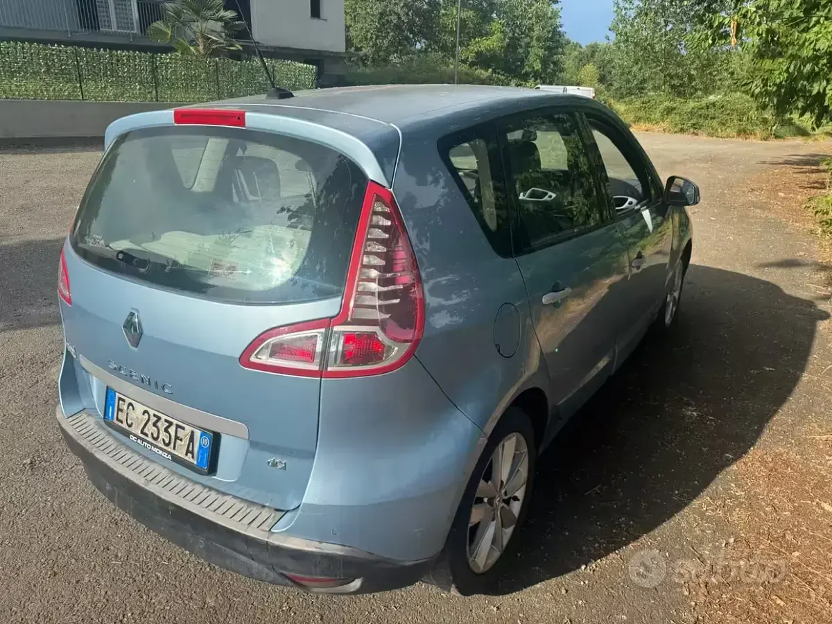 Usata Renault Scénic Dynamique 110 CV (80 kW) 2010 Bluazzurro Monovolume