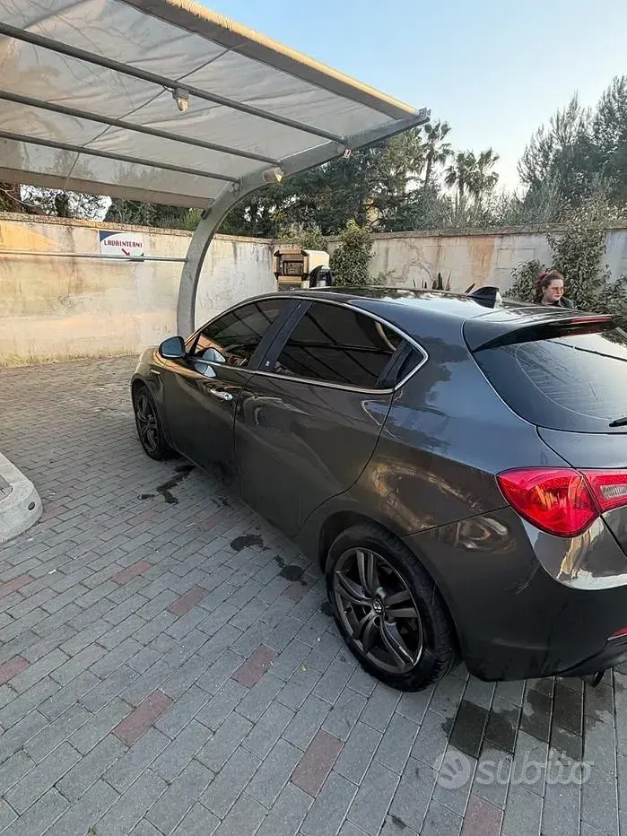 Usata Alfa Romeo Giulietta 105 CV (77 kW) 2011 Grigio Utilitaria