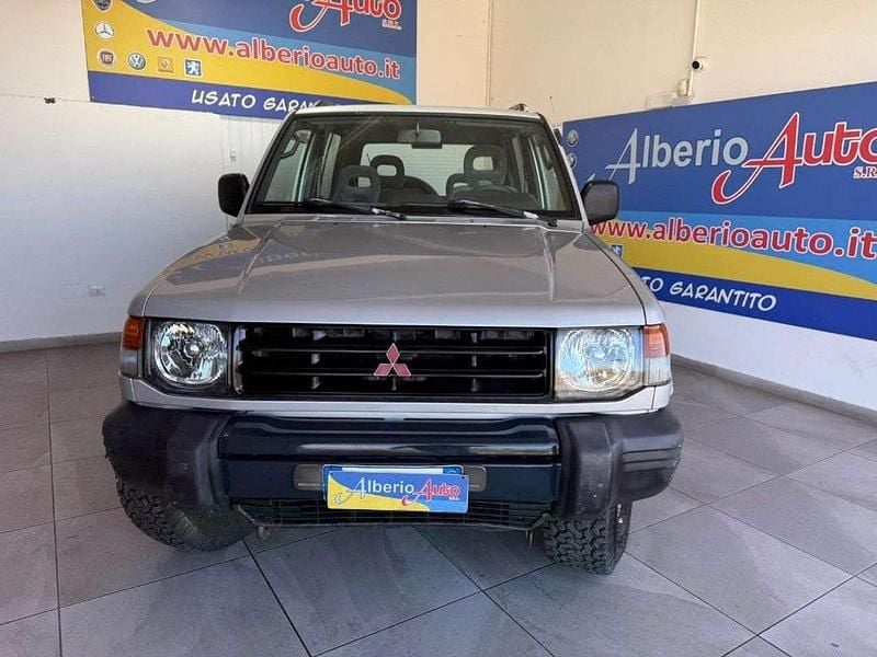 Usata Mitsubishi Pajero Top 101 CV (74 kW) 1998 Argento SUV