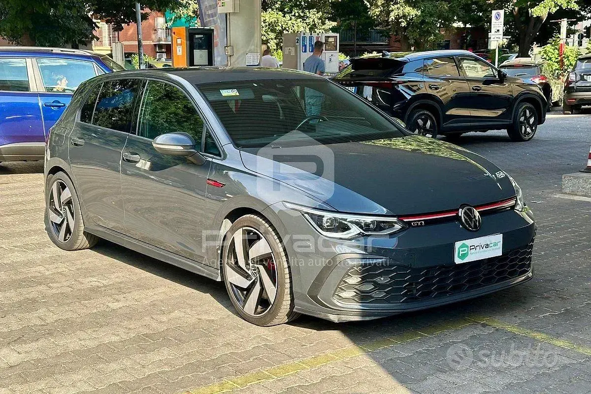 Usata VW Golf VIII GTI 245 CV (180 kW) 2022 Grigio Utilitaria