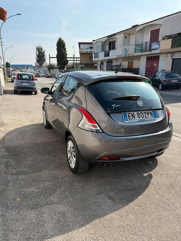 Usata Lancia Ypsilon Gold 95 CV (69 kW) 2012 Grigio Utilitaria