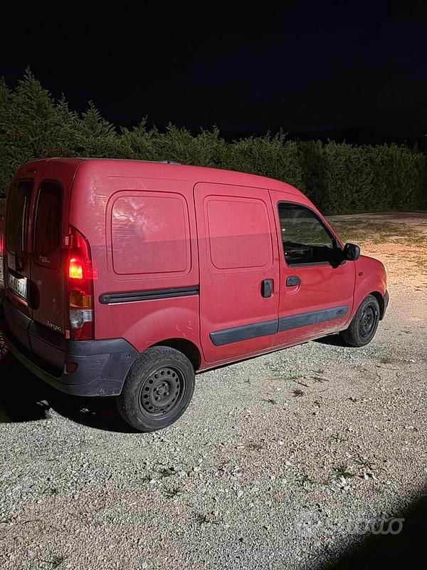 Usata Renault Kangoo 82 CV (60 kW) 2004 Rosso Monovolume