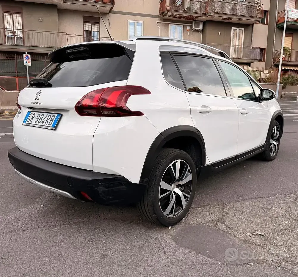 Usata Peugeot 2008 Allure 99 CV (72 kW) 2017 Bianco SUV