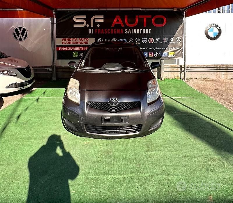 Usata Toyota Yaris 69 CV (50 kW) 2009 Grigio Utilitaria