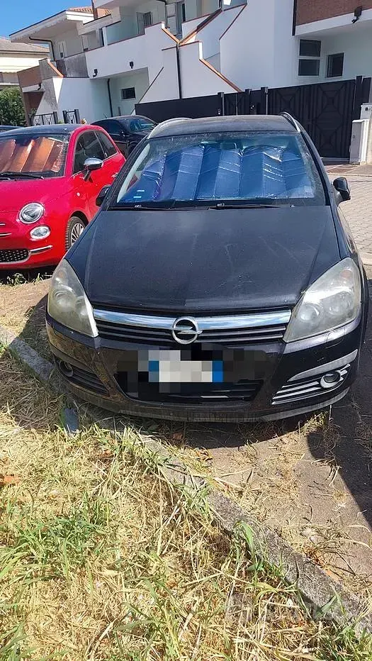 Usata Opel Astra 101 CV (74 kW) 2006 Nero Station wagon