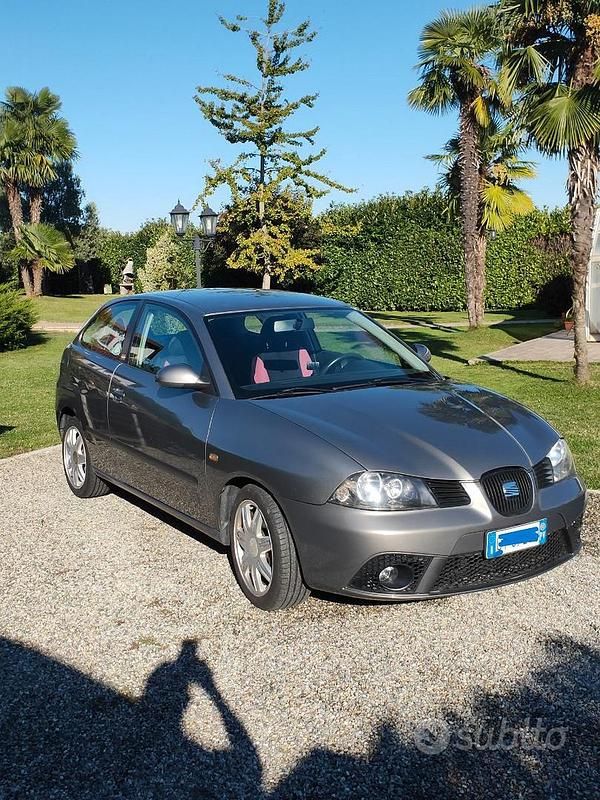 Grigio Usata 2005 Seat Ibiza | 1700 € (Buon prezzo) - Immagine 1/4