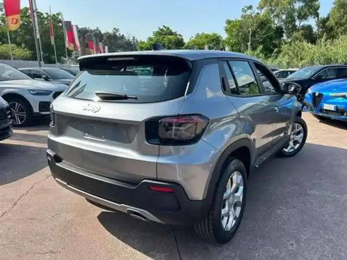 Usata Jeep Avenger 101 CV (74 kW) 2023 Grigio SUV