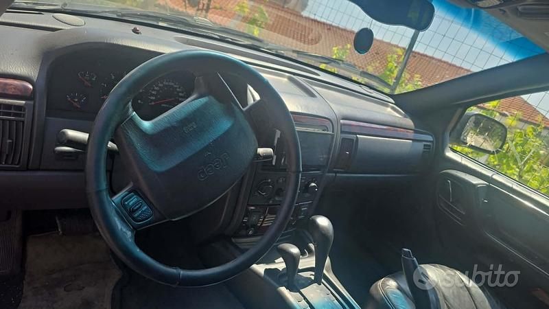 Usata Jeep Cherokee 140 CV (102 kW) 2000 Nero SUV